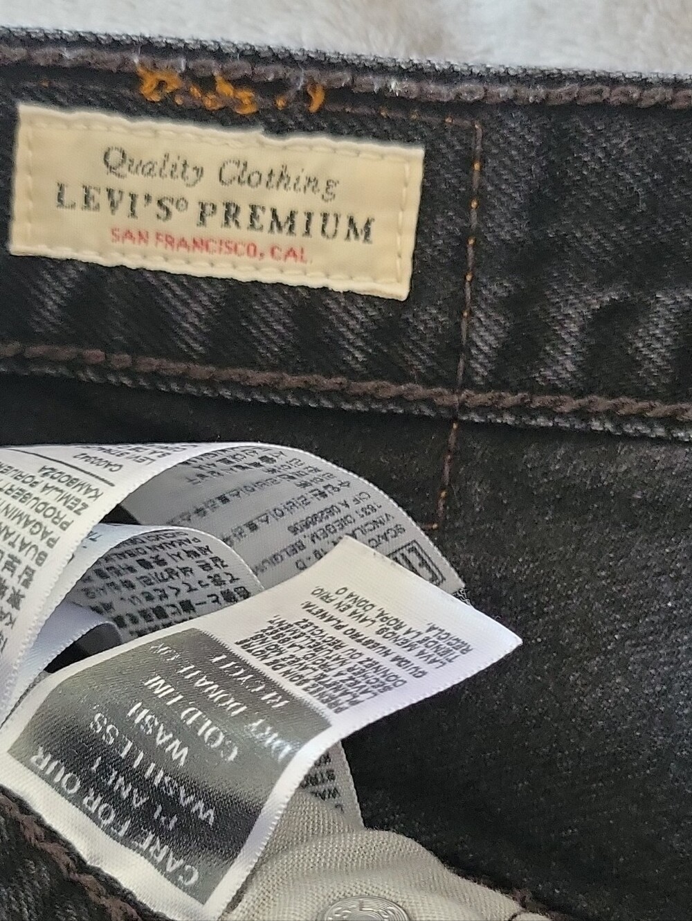 Levi's Women's High-Rise Black Denim Cutoff Shorts - Picture 2 of 12